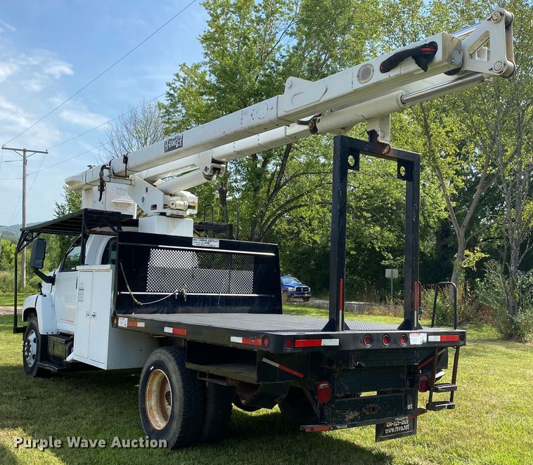 image for item HG9117 2005 GMC C7500  bucket truck