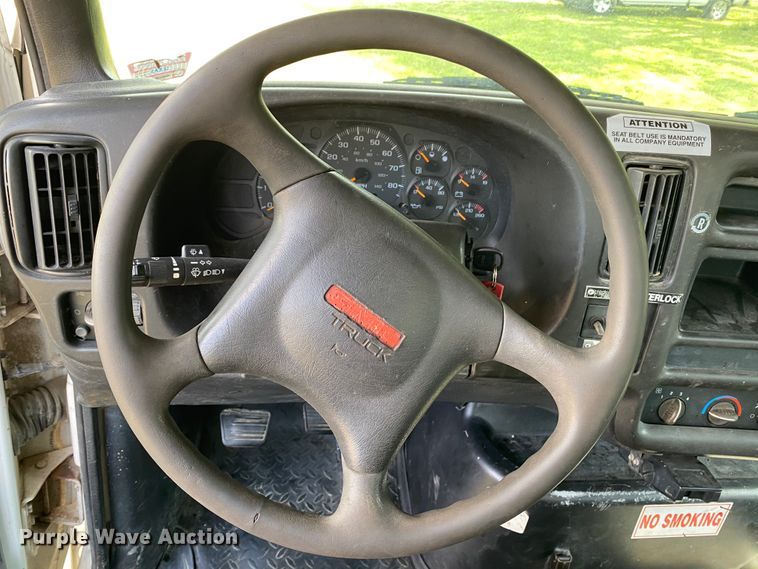 image for item HG9117 2005 GMC C7500  bucket truck