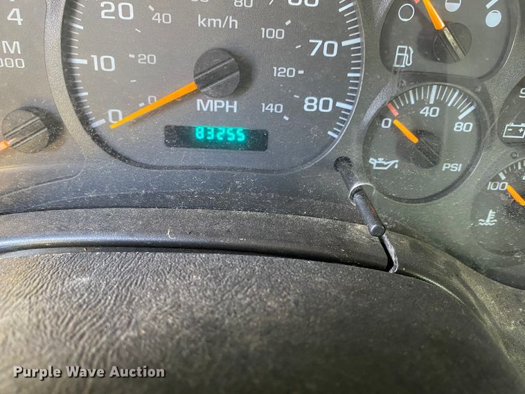 image for item HG9117 2005 GMC C7500  bucket truck