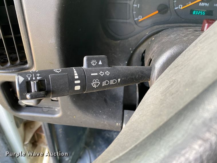 image for item HG9117 2005 GMC C7500  bucket truck