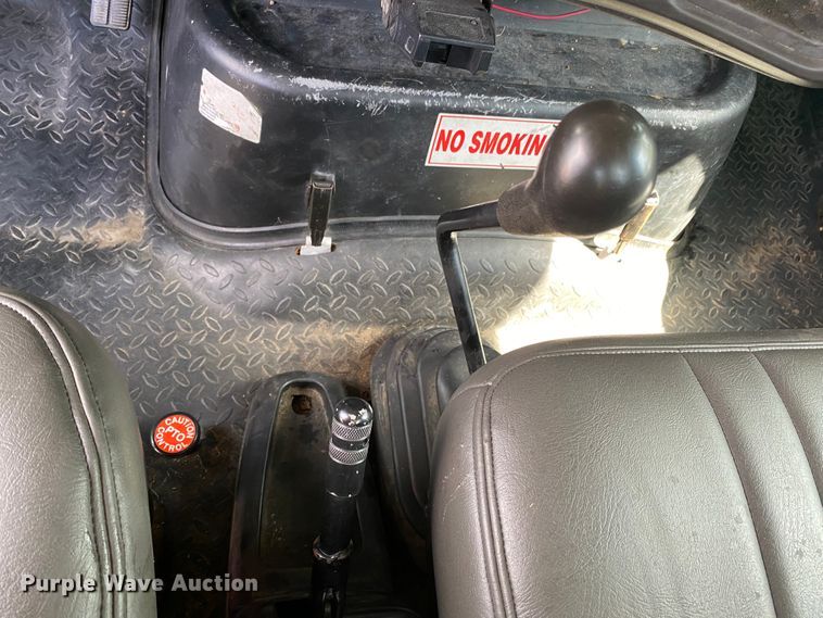 image for item HG9117 2005 GMC C7500  bucket truck