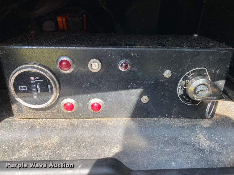 image for item HG9117 2005 GMC C7500  bucket truck