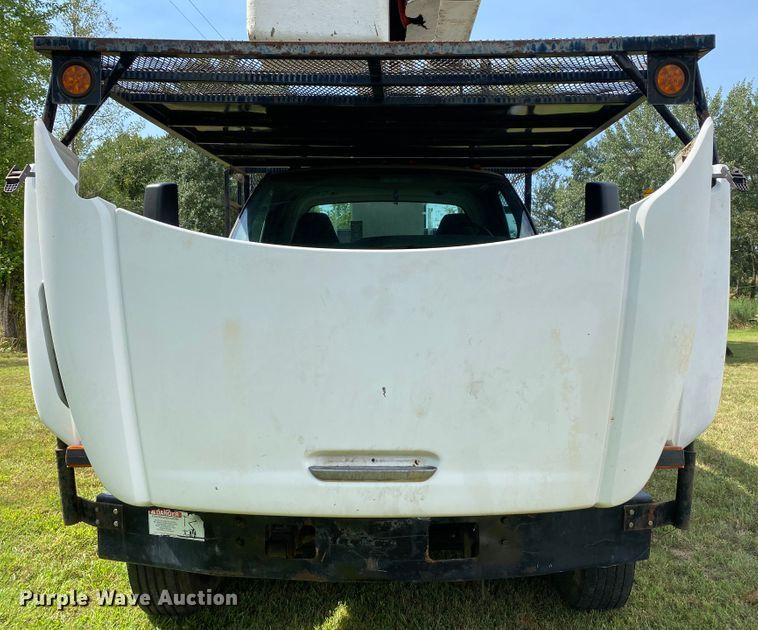 image for item HG9117 2005 GMC C7500  bucket truck