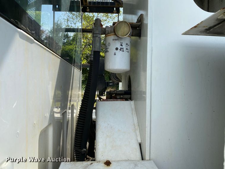 image for item HG9117 2005 GMC C7500  bucket truck