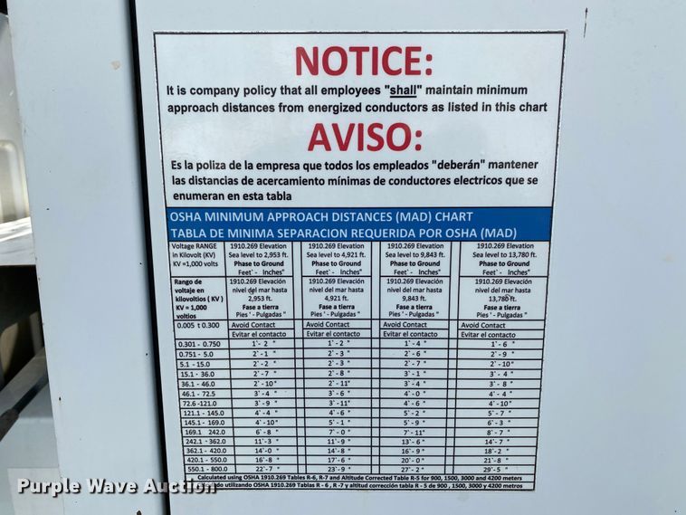 image for item HG9117 2005 GMC C7500  bucket truck