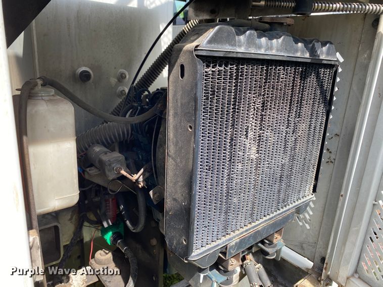 image for item HG9117 2005 GMC C7500  bucket truck