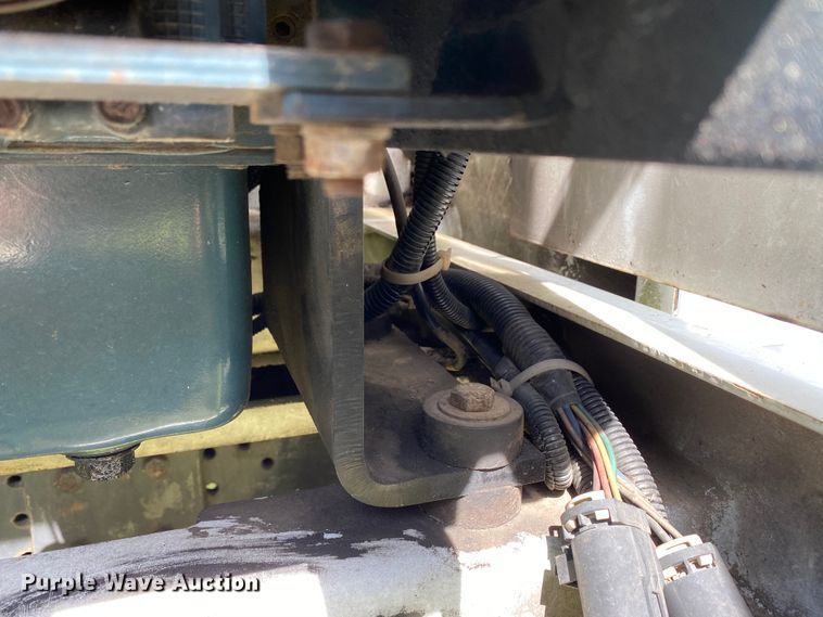 image for item HG9117 2005 GMC C7500  bucket truck