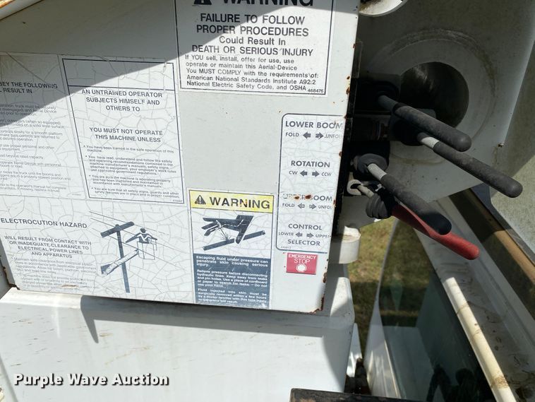 image for item HG9117 2005 GMC C7500  bucket truck