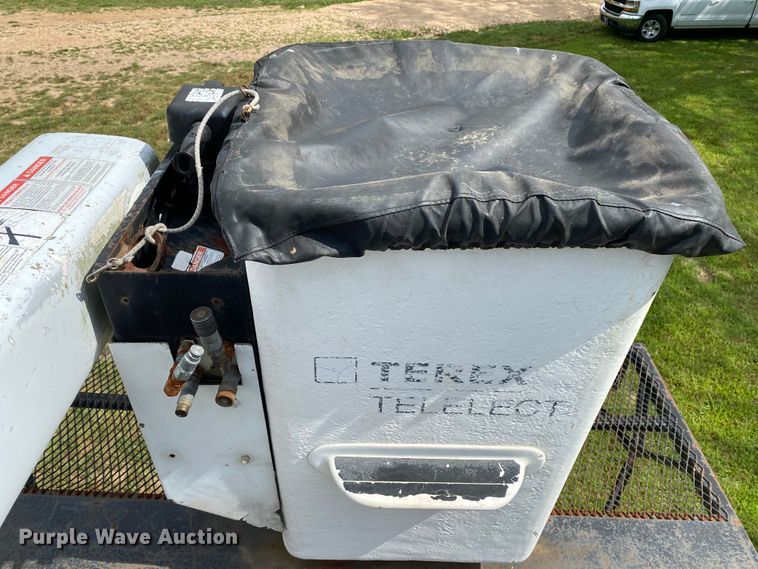 image for item HG9117 2005 GMC C7500  bucket truck