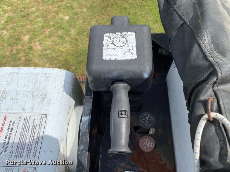 image for item HG9117 2005 GMC C7500  bucket truck