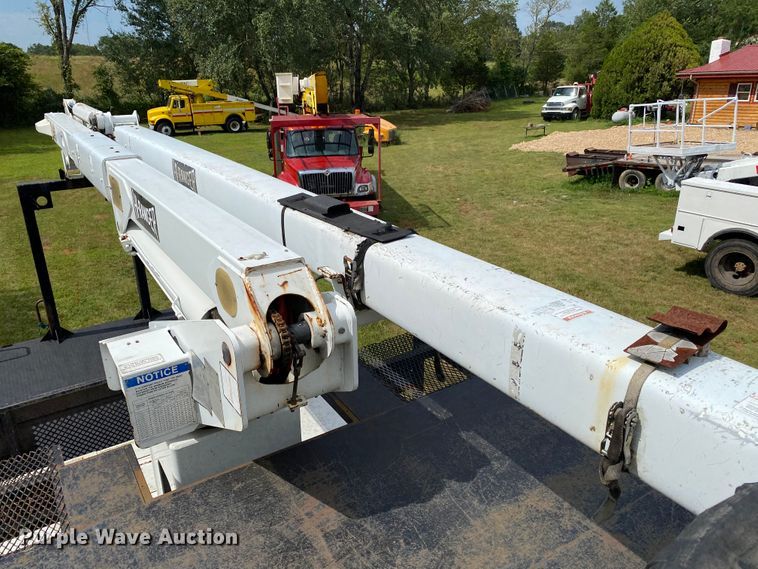 image for item HG9117 2005 GMC C7500  bucket truck