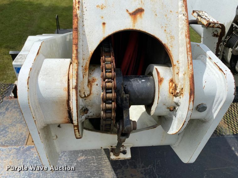 image for item HG9117 2005 GMC C7500  bucket truck