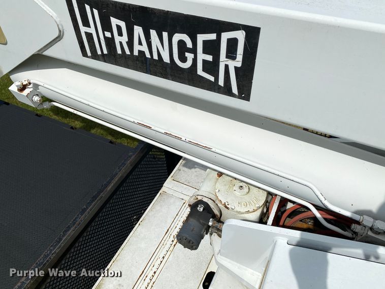 image for item HG9117 2005 GMC C7500  bucket truck