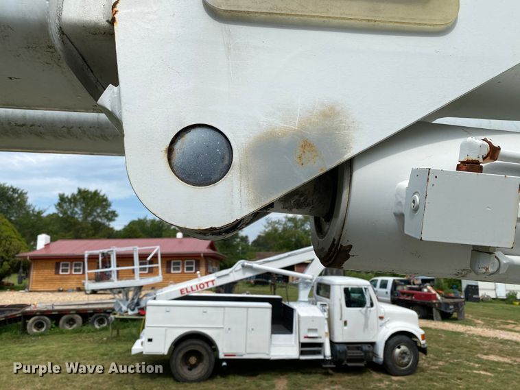 image for item HG9117 2005 GMC C7500  bucket truck