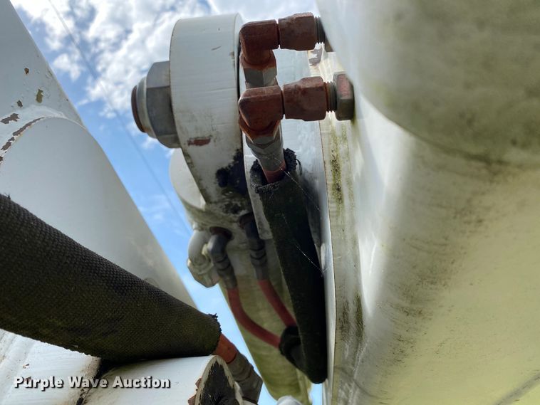 image for item HG9117 2005 GMC C7500  bucket truck