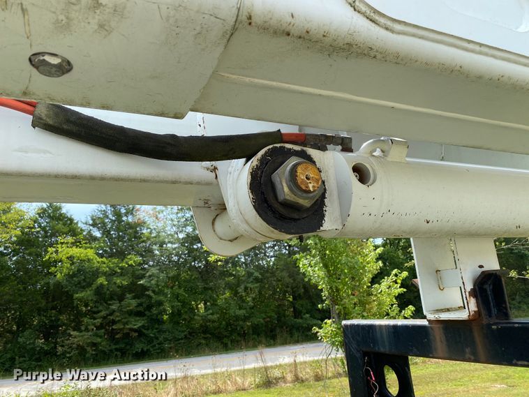 image for item HG9117 2005 GMC C7500  bucket truck