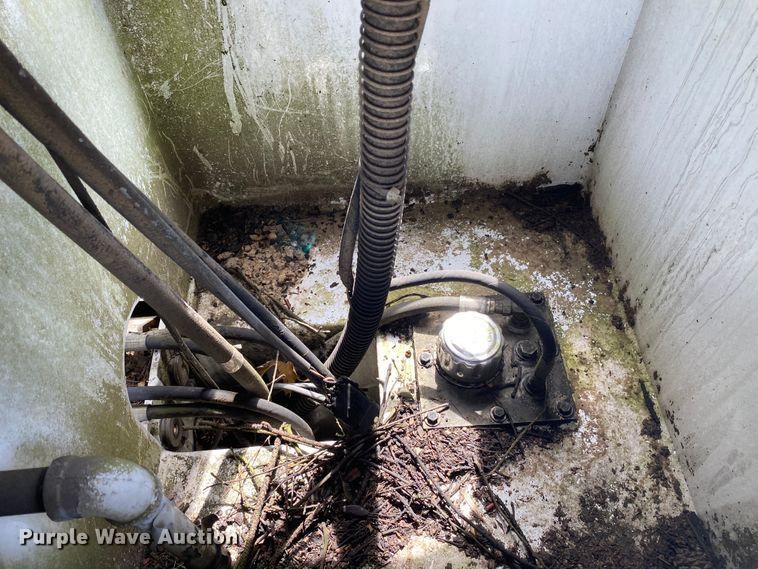 image for item HG9117 2005 GMC C7500  bucket truck