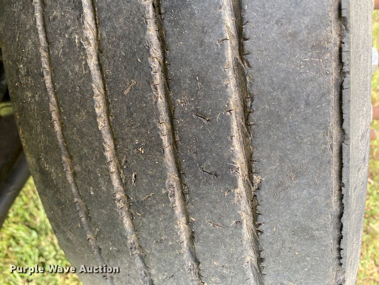 image for item HG9117 2005 GMC C7500  bucket truck