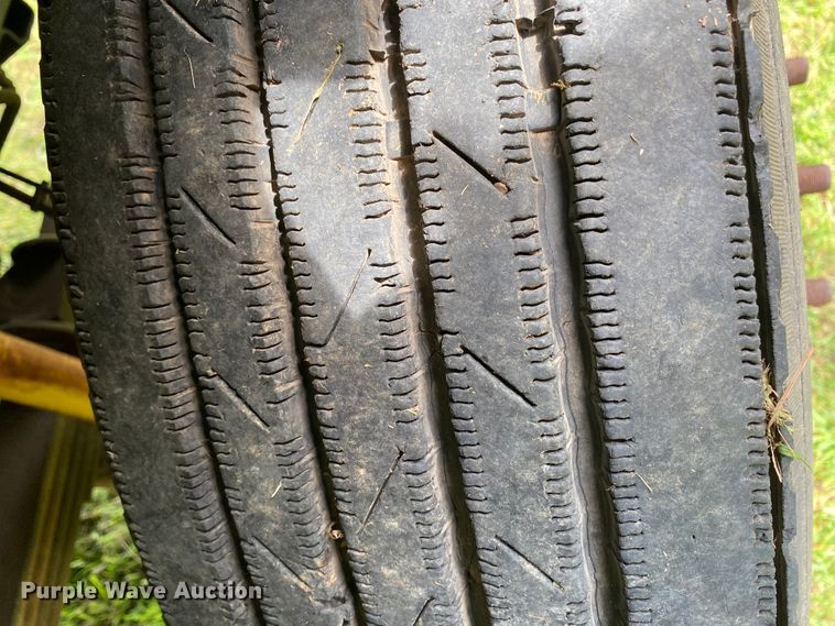 image for item HG9117 2005 GMC C7500  bucket truck