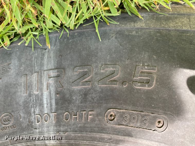 image for item HG9117 2005 GMC C7500  bucket truck