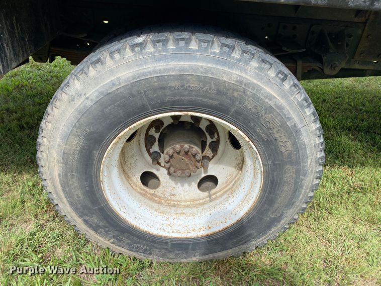 image for item HG9117 2005 GMC C7500  bucket truck