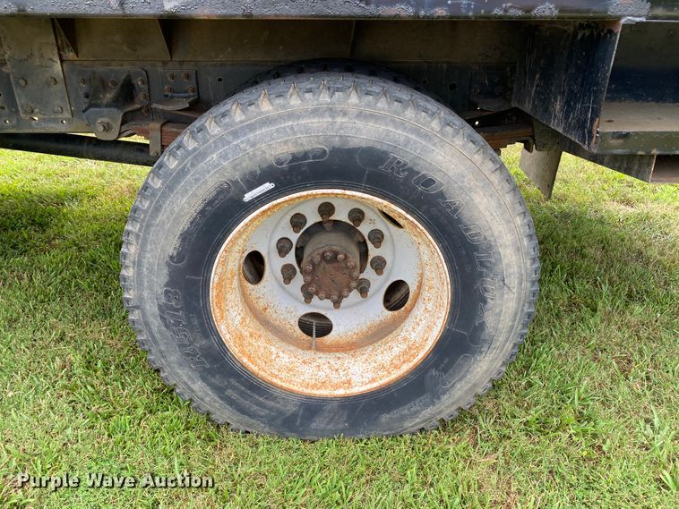 image for item HG9117 2005 GMC C7500  bucket truck