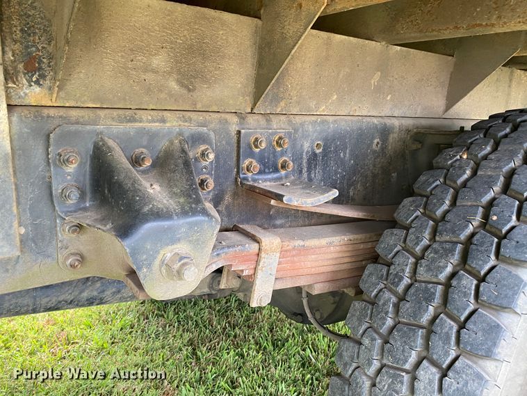 image for item HG9117 2005 GMC C7500  bucket truck