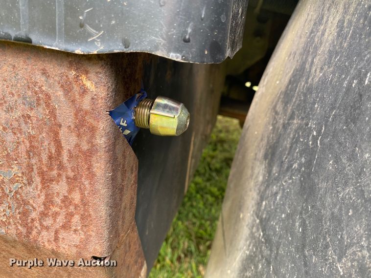 image for item HG9117 2005 GMC C7500  bucket truck