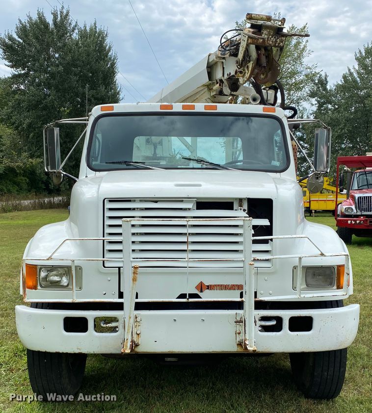 image for item HG9118 1991 International 4900  digger derrick truck