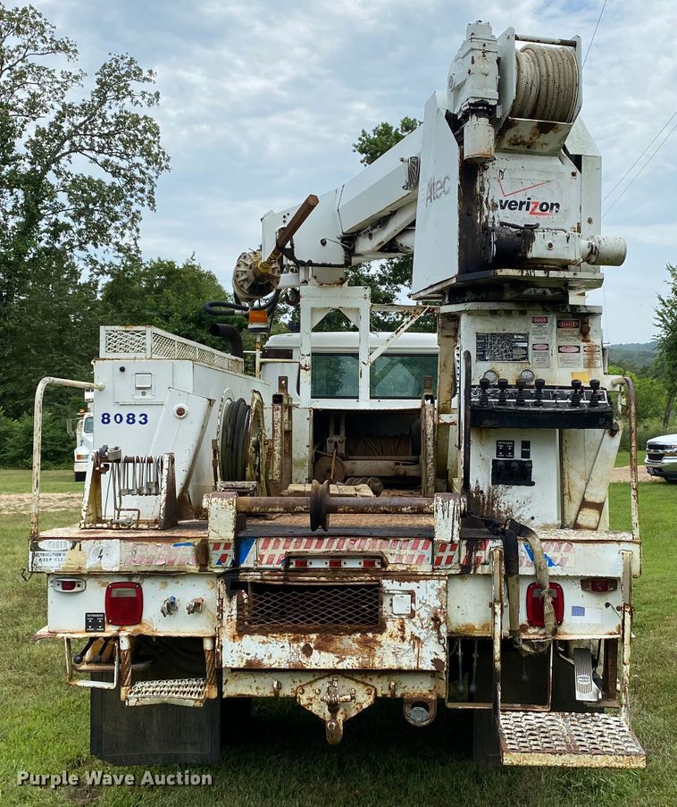 image for item HG9118 1991 International 4900  digger derrick truck