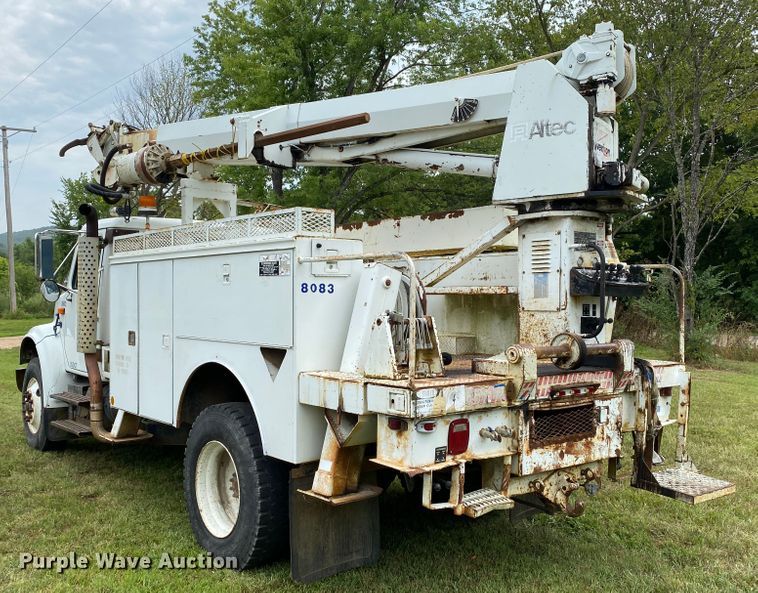 image for item HG9118 1991 International 4900  digger derrick truck