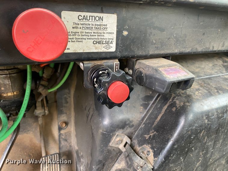 image for item HG9118 1991 International 4900  digger derrick truck