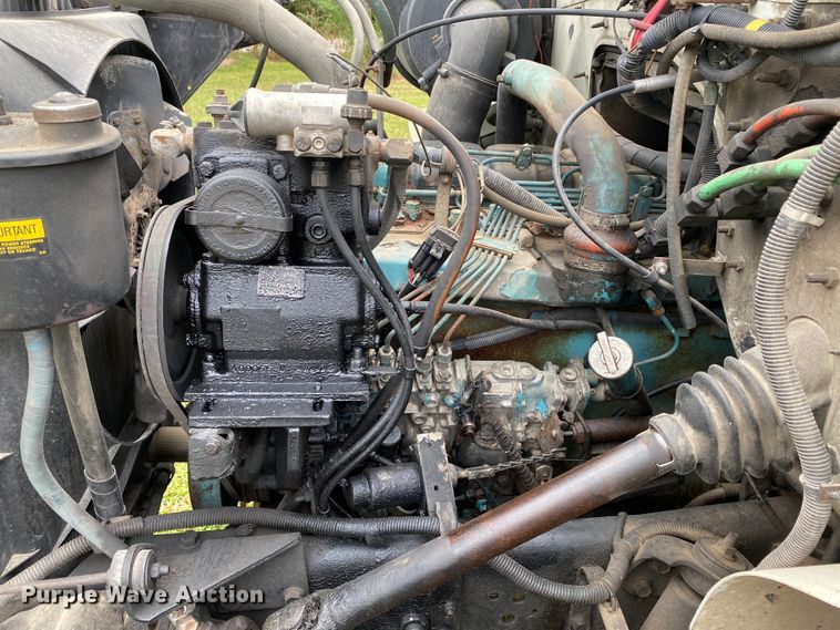 image for item HG9118 1991 International 4900  digger derrick truck