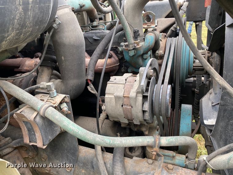 image for item HG9118 1991 International 4900  digger derrick truck