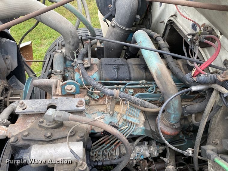 image for item HG9118 1991 International 4900  digger derrick truck