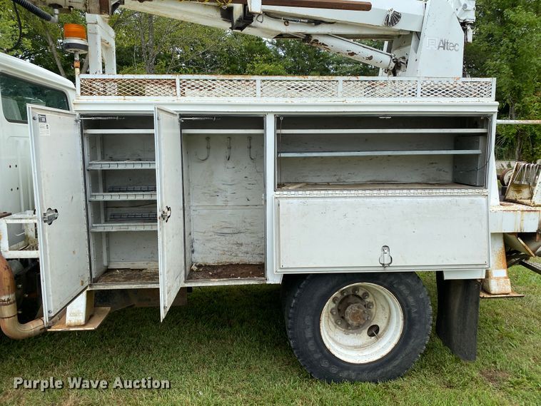 image for item HG9118 1991 International 4900  digger derrick truck