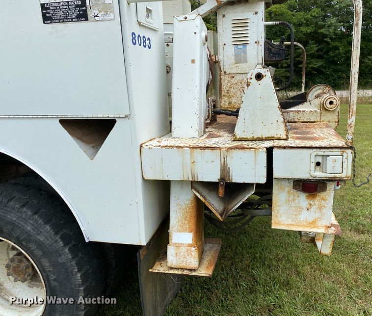 image for item HG9118 1991 International 4900  digger derrick truck