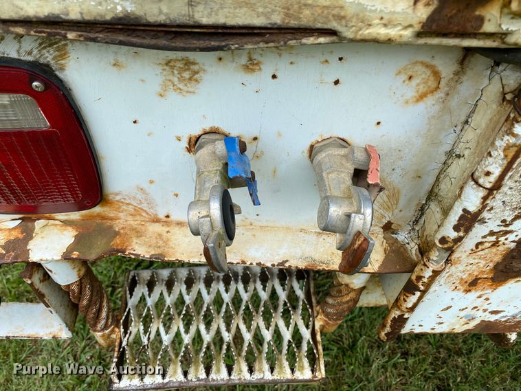 image for item HG9118 1991 International 4900  digger derrick truck