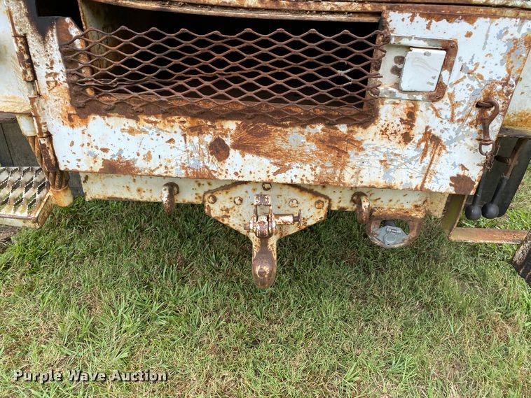 image for item HG9118 1991 International 4900  digger derrick truck