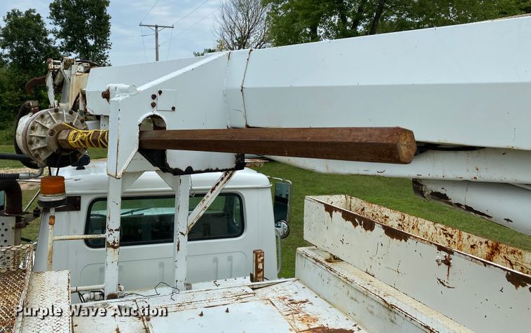 image for item HG9118 1991 International 4900  digger derrick truck