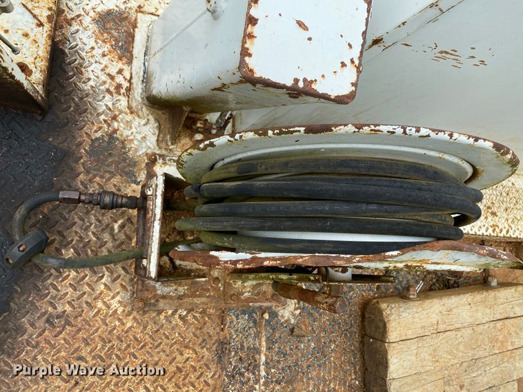 image for item HG9118 1991 International 4900  digger derrick truck