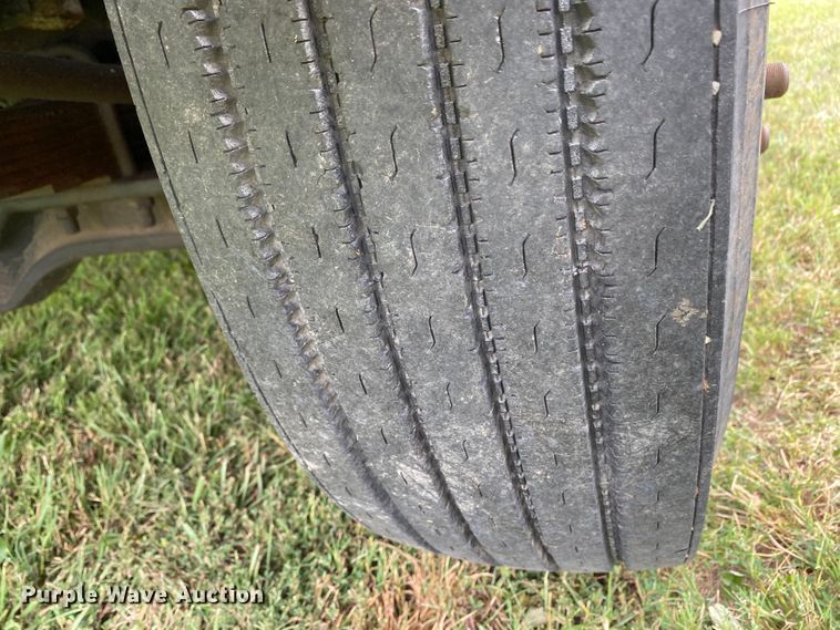 image for item HG9118 1991 International 4900  digger derrick truck