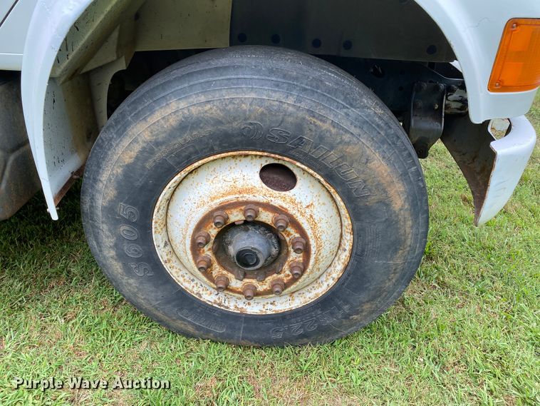 image for item HG9118 1991 International 4900  digger derrick truck