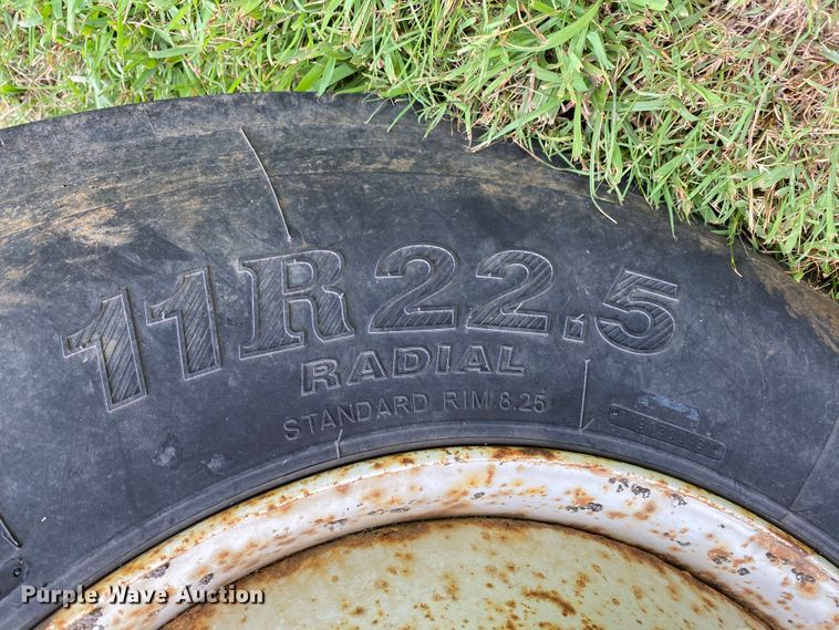 image for item HG9118 1991 International 4900  digger derrick truck