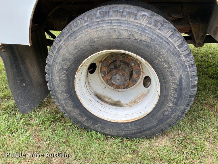 image for item HG9118 1991 International 4900  digger derrick truck