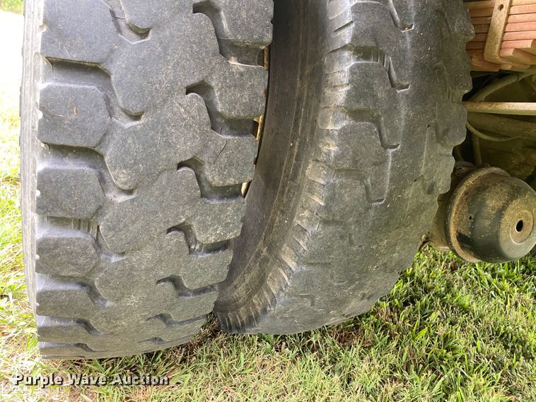 image for item HG9118 1991 International 4900  digger derrick truck