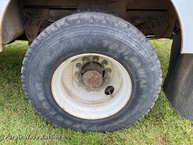 image for item HG9118 1991 International 4900  digger derrick truck