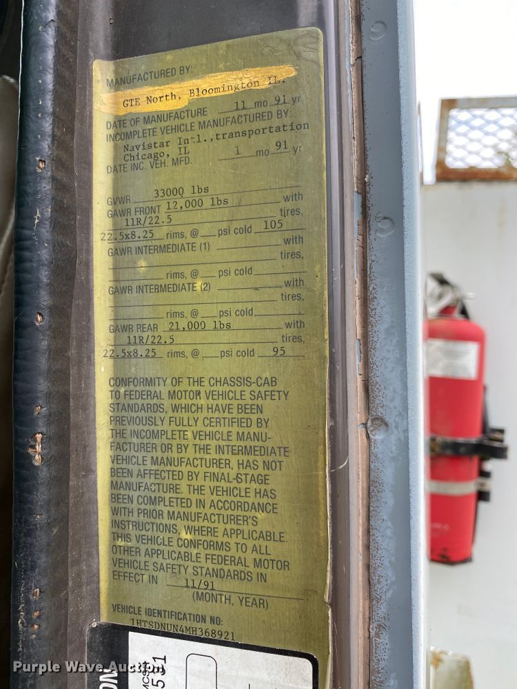 image for item HG9118 1991 International 4900  digger derrick truck