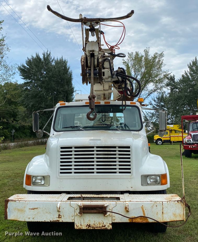 image for item HG9119 2001 International 4700  digger derrick truck