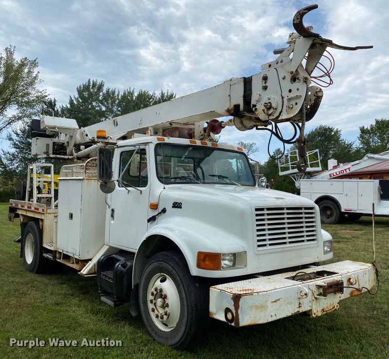 image for item HG9119 2001 International 4700  digger derrick truck